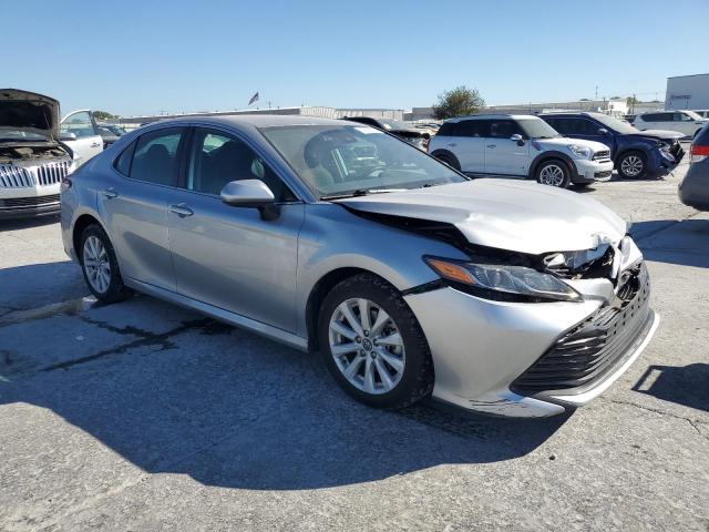  TOYOTA CAMRY 2020 Srebrny