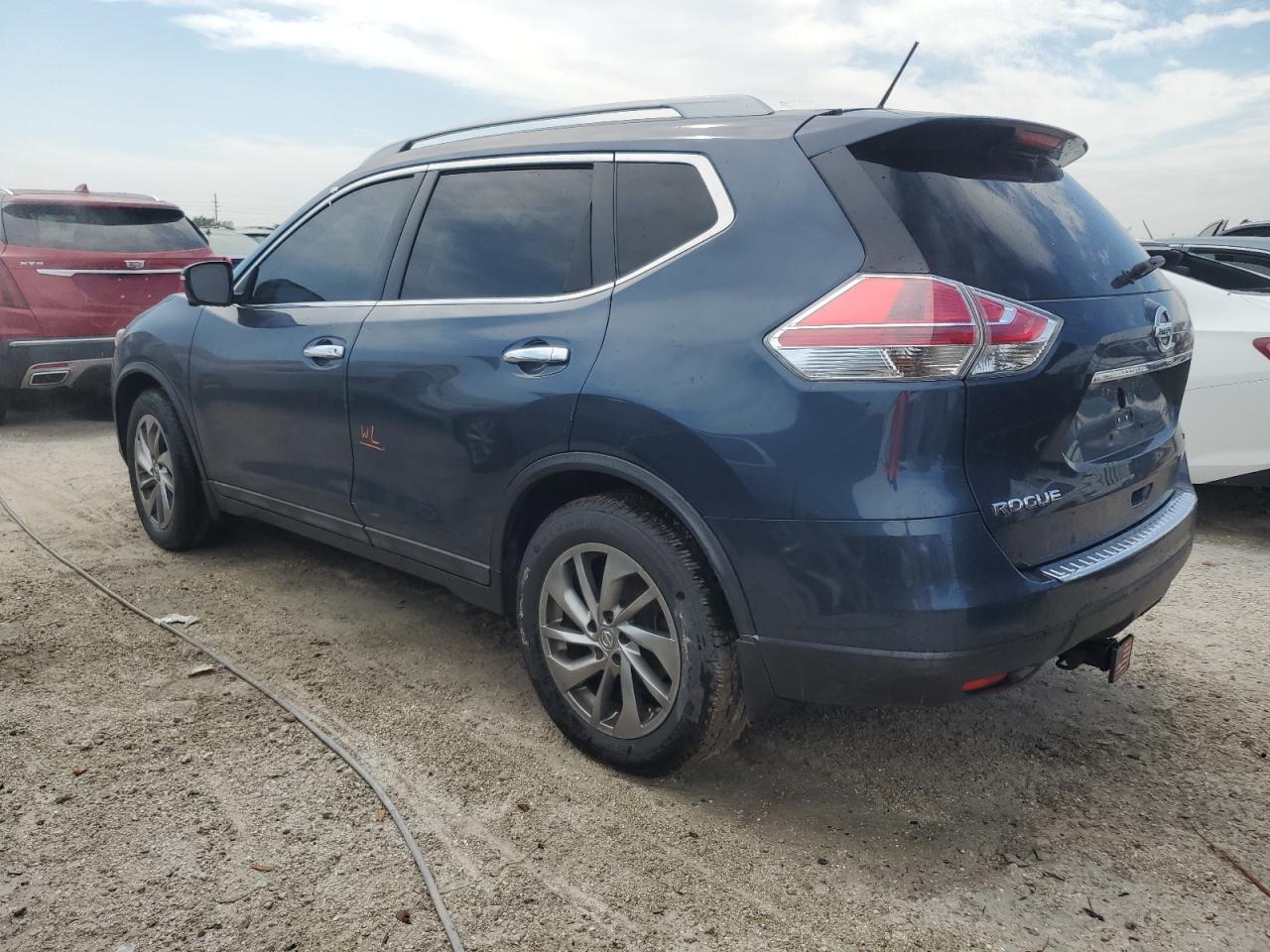 2015 Nissan Rogue - Image 2