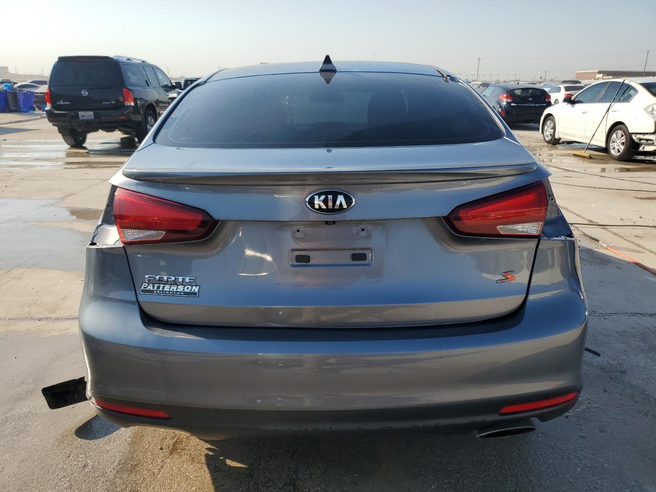 3KPFL4A74JE215023 2018 Kia Forte Lx