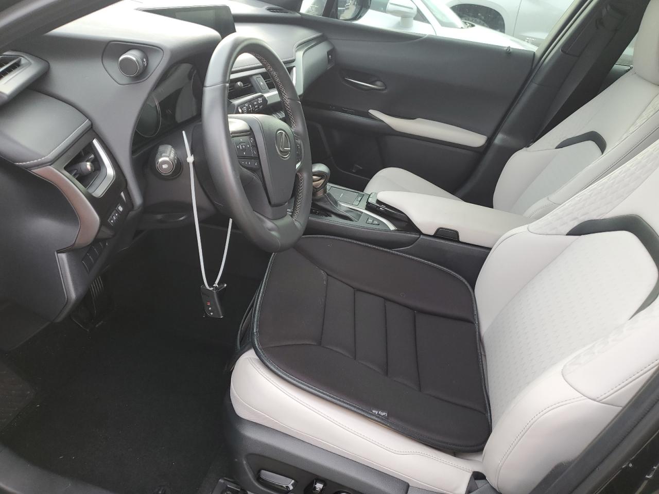 2022 Lexus UX - Image 7