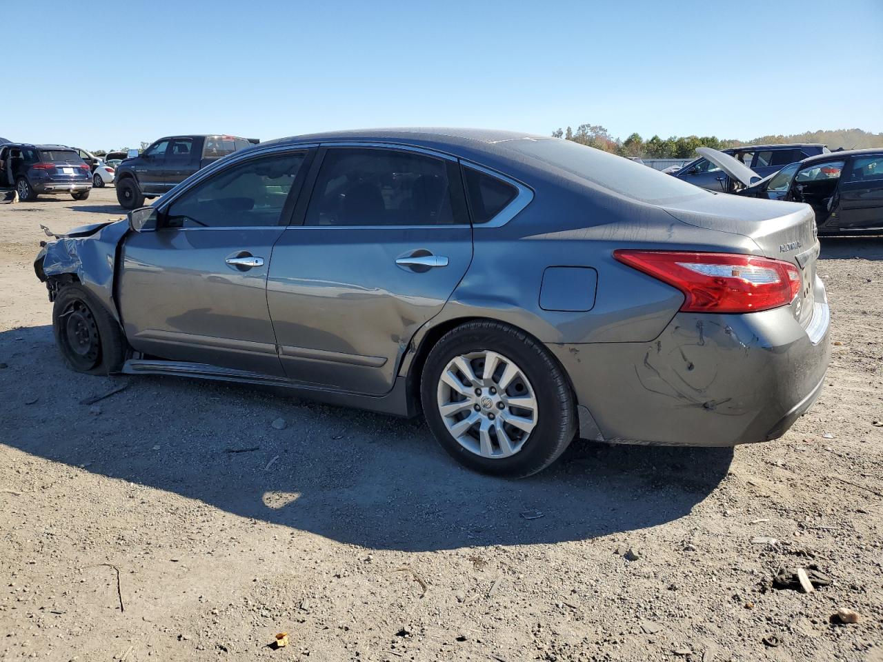 2017 Nissan Altima - Image 2