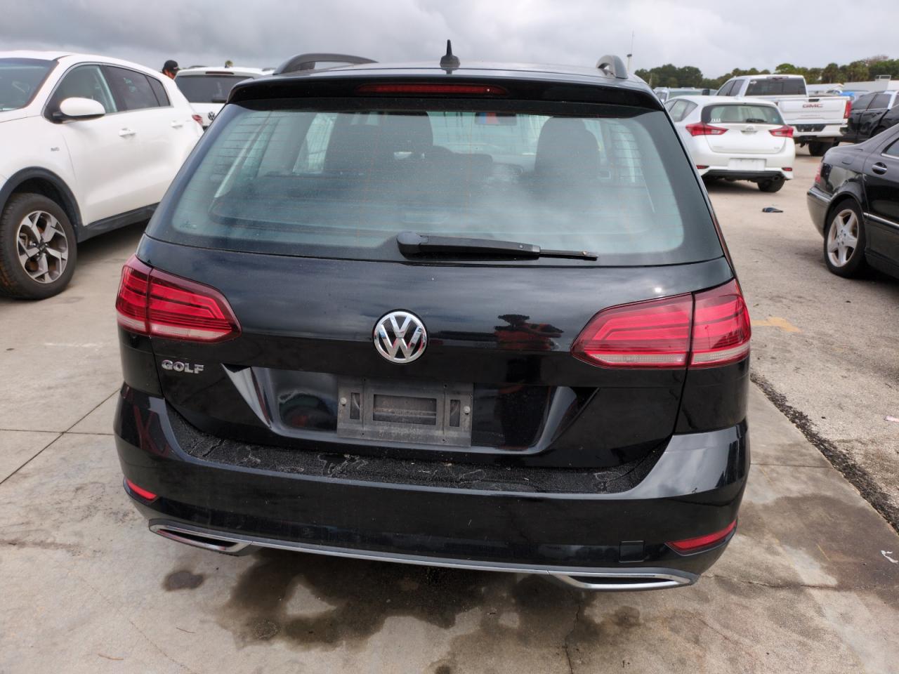 3VWY57AU5KM510663 2019 Volkswagen Golf Sportwagen S