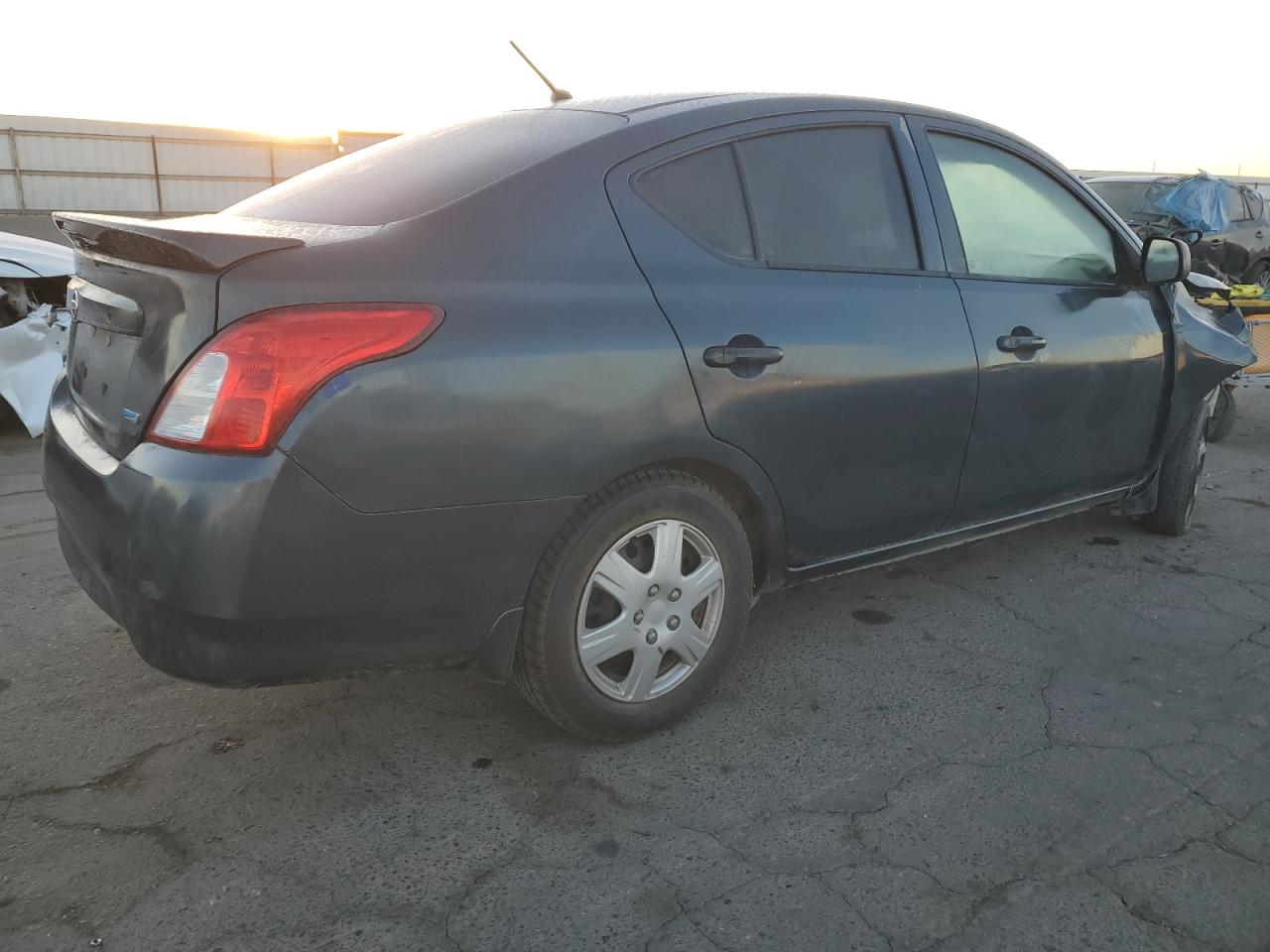 VIN 3N1CN7AP5FL806059 2015 NISSAN VERSA no.3