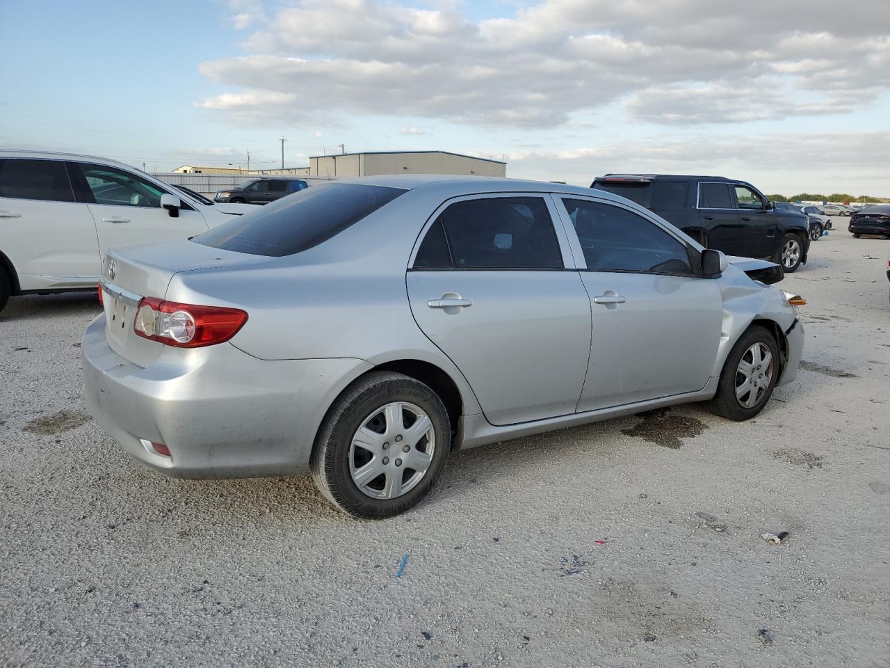 VIN 5YFBU4EE8DP183734 2013 TOYOTA COROLLA no.3