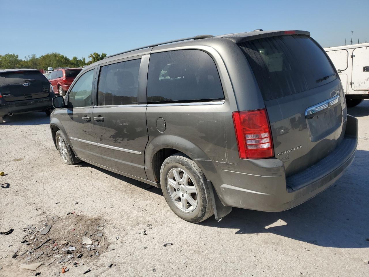 2010 Chrysler Town & Country - Image 2