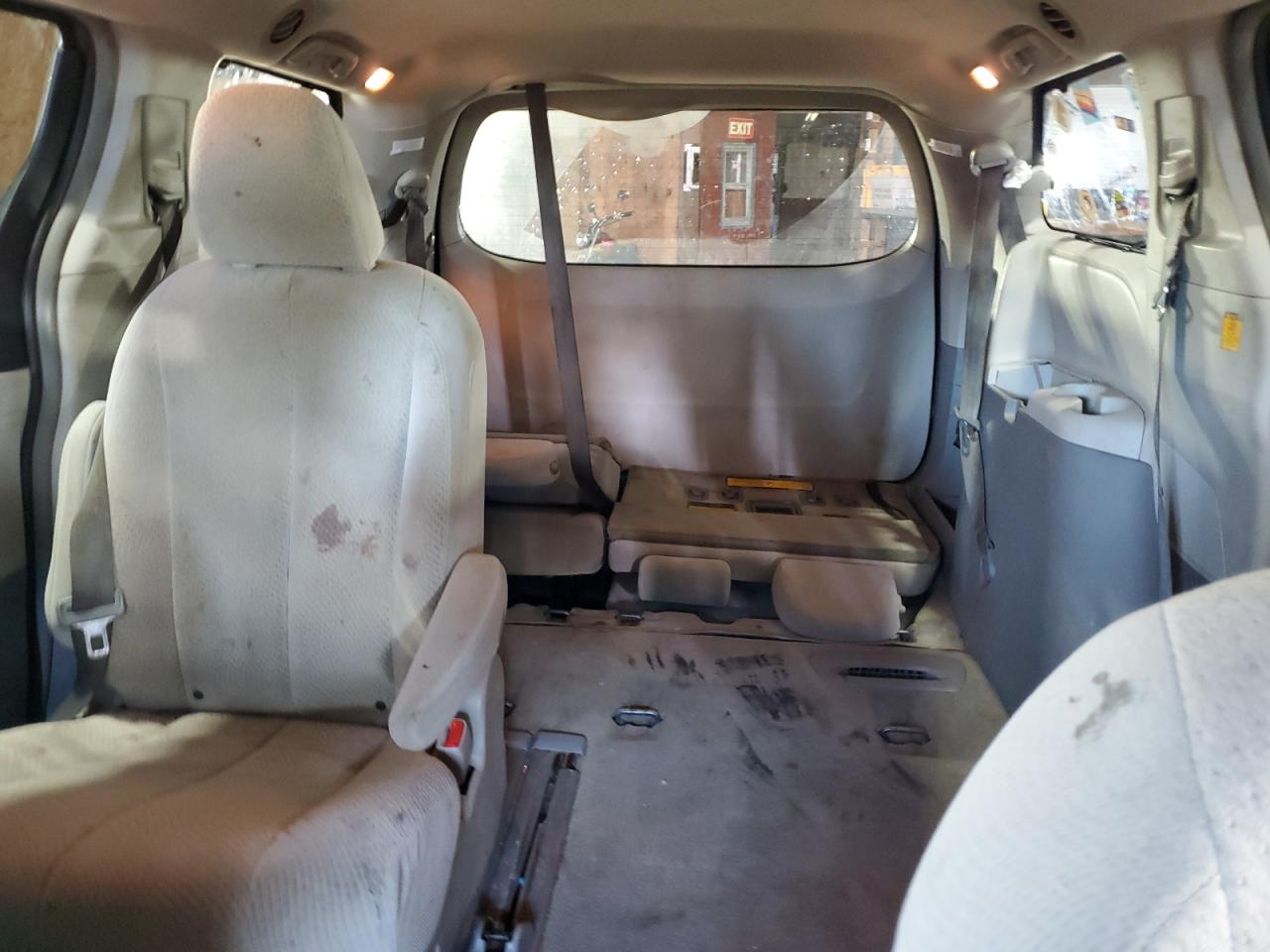 2012 Toyota Sienna - Image 10