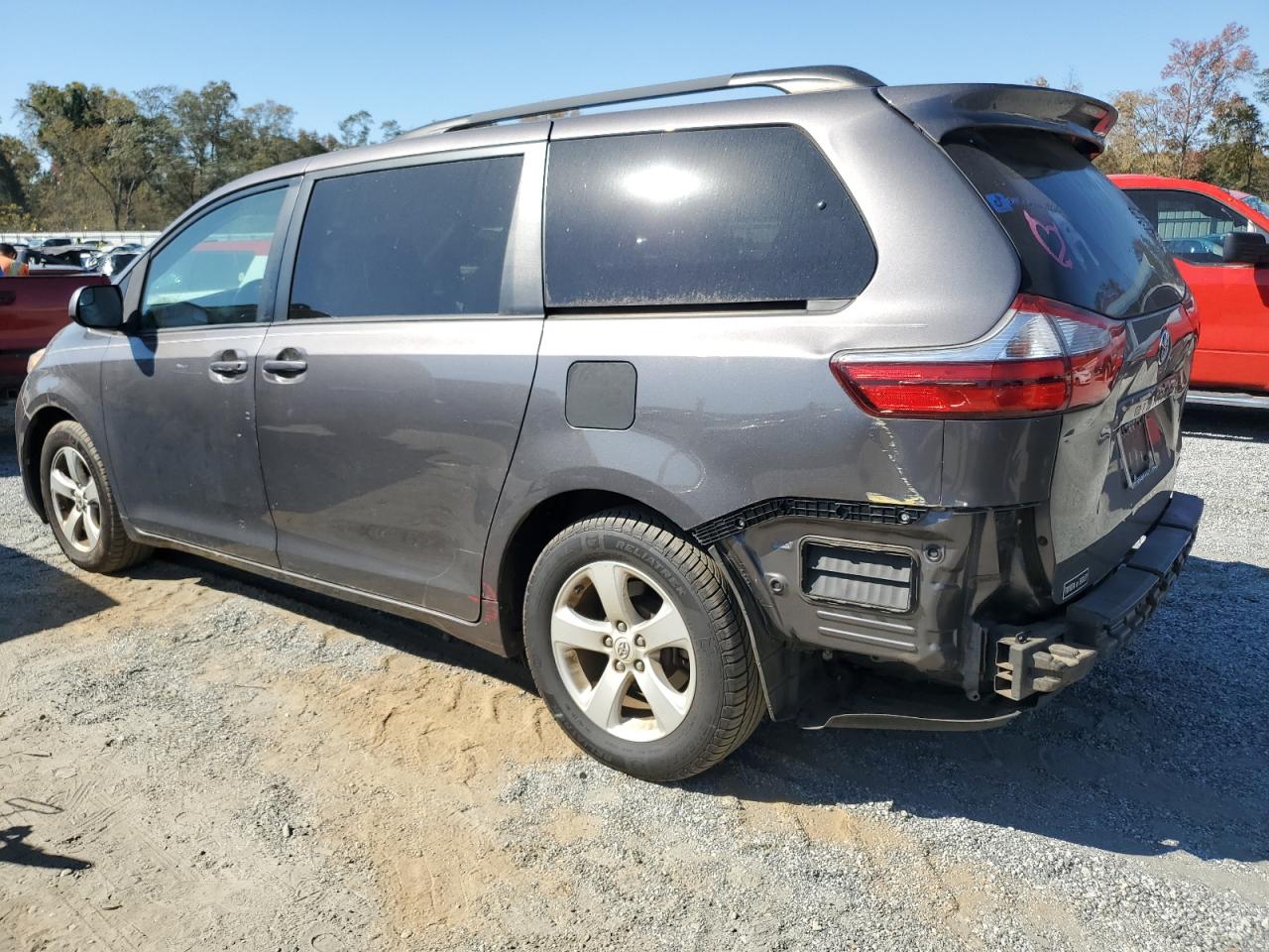2017 Toyota Sienna - Image 2
