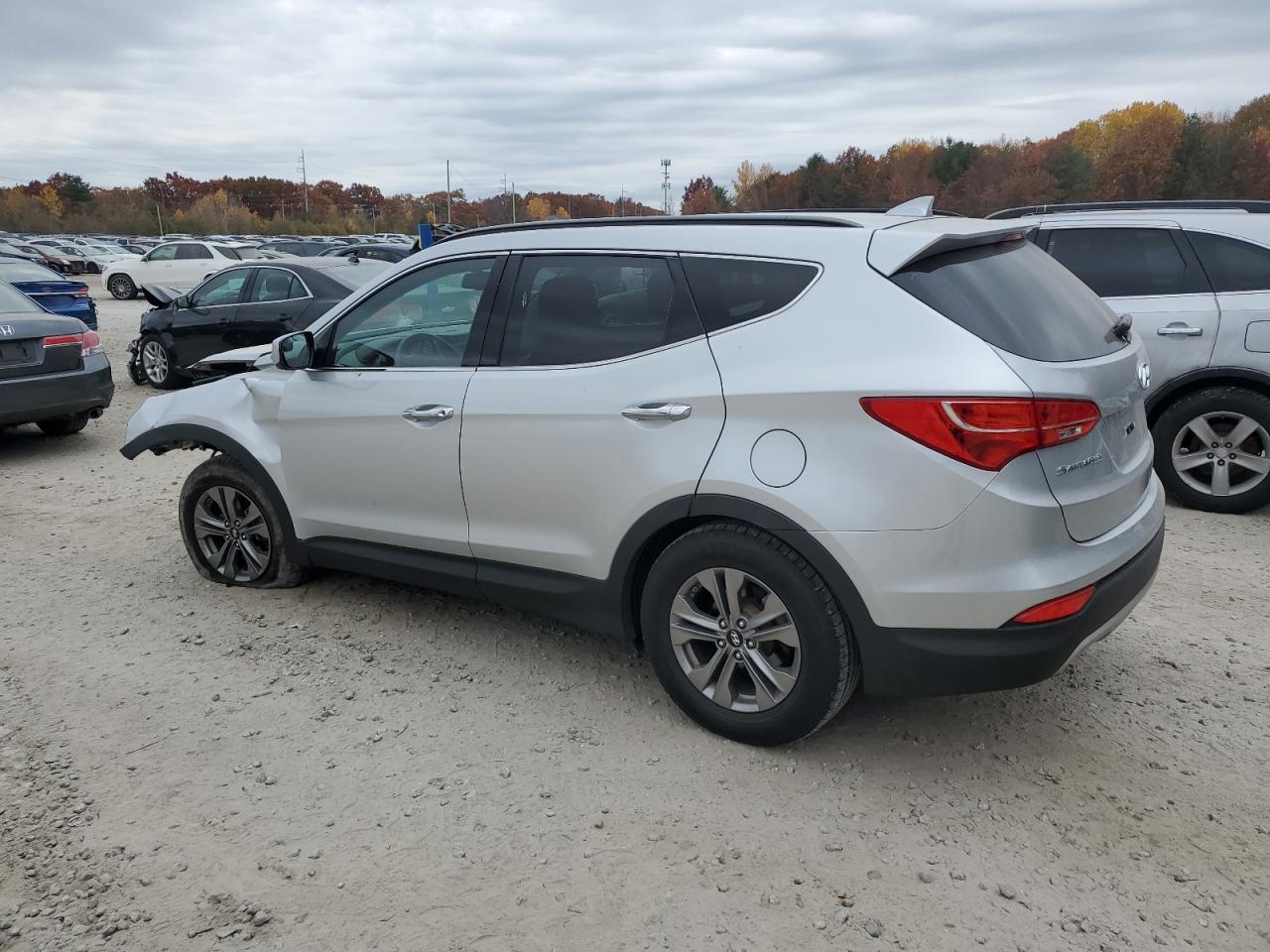 2016 Hyundai Santa Fe - Image 2