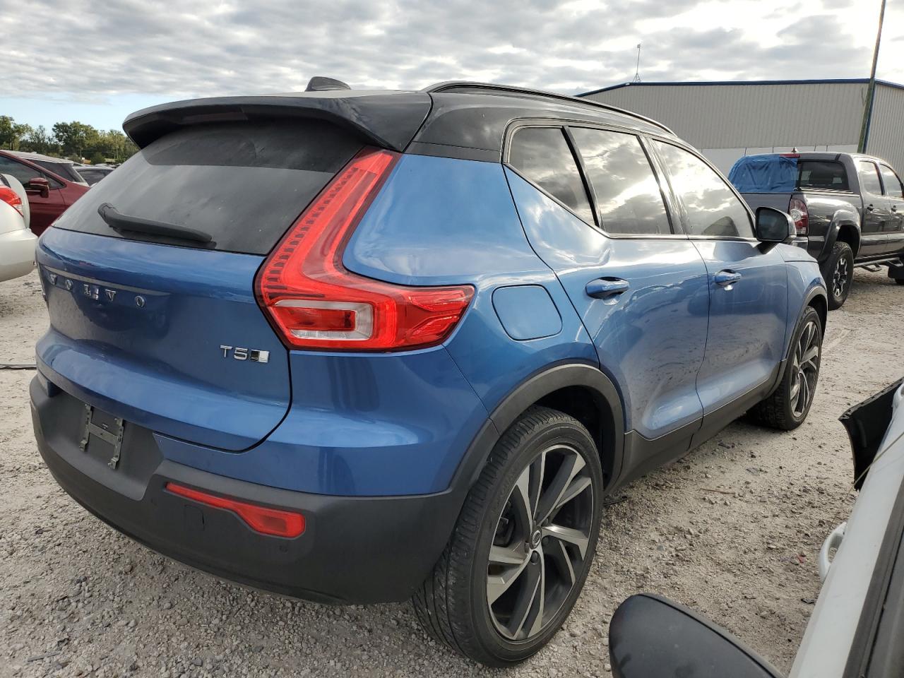2021 Volvo XC40 - Image 3