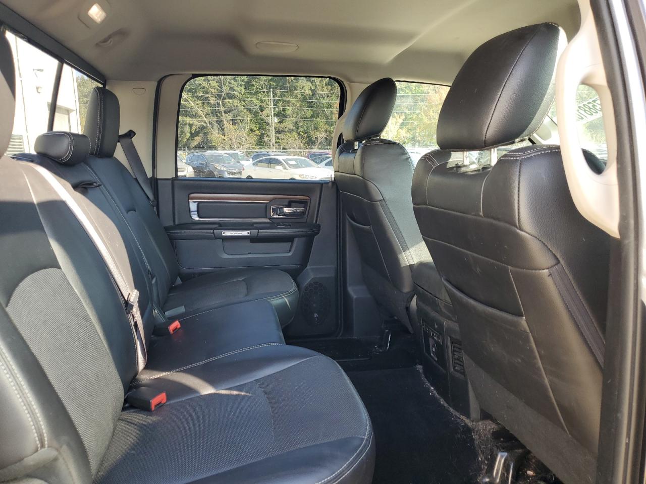 2015 RAM 1500 - Image 10