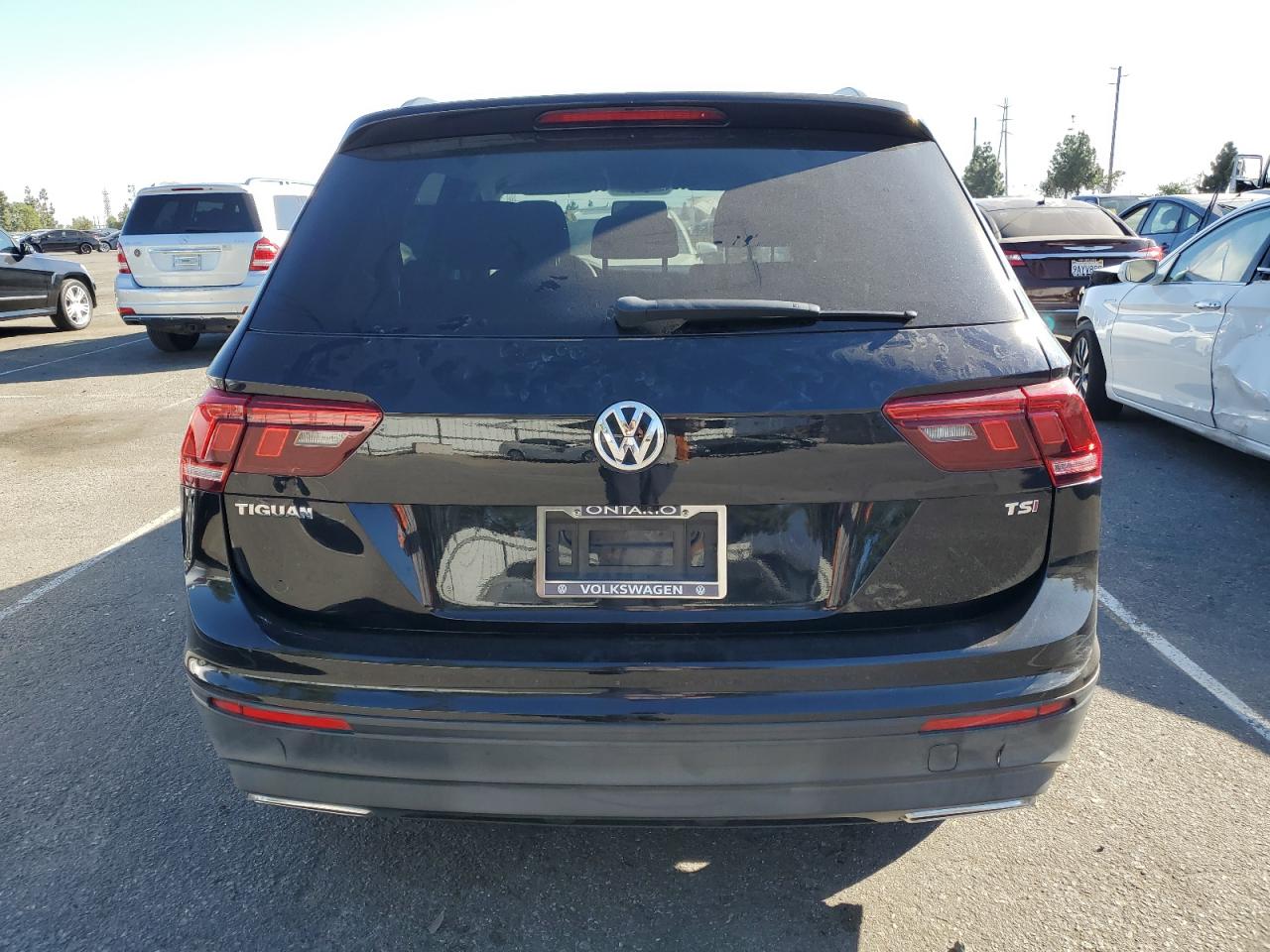 3VV1B7AX2JM109417 2018 Volkswagen Tiguan S