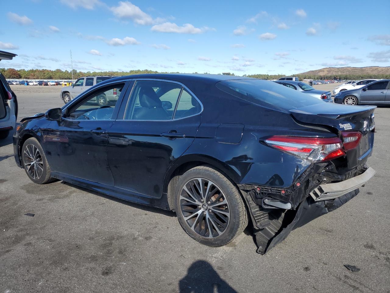 4T1B11HK1JU113267 2018 TOYOTA CAMRY - Image 2