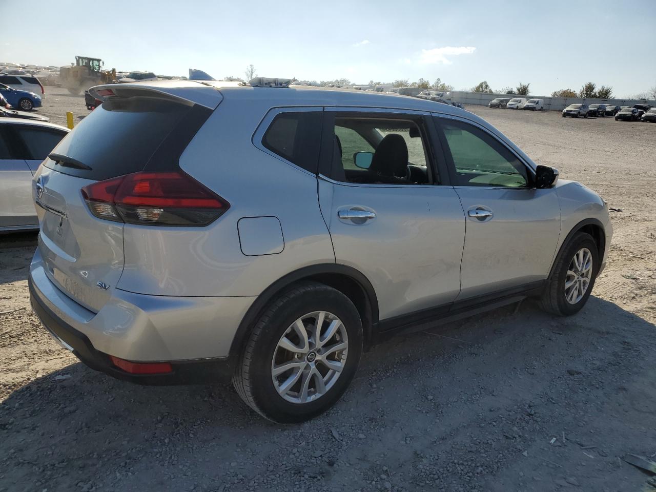2017 Nissan Rogue - Image 3