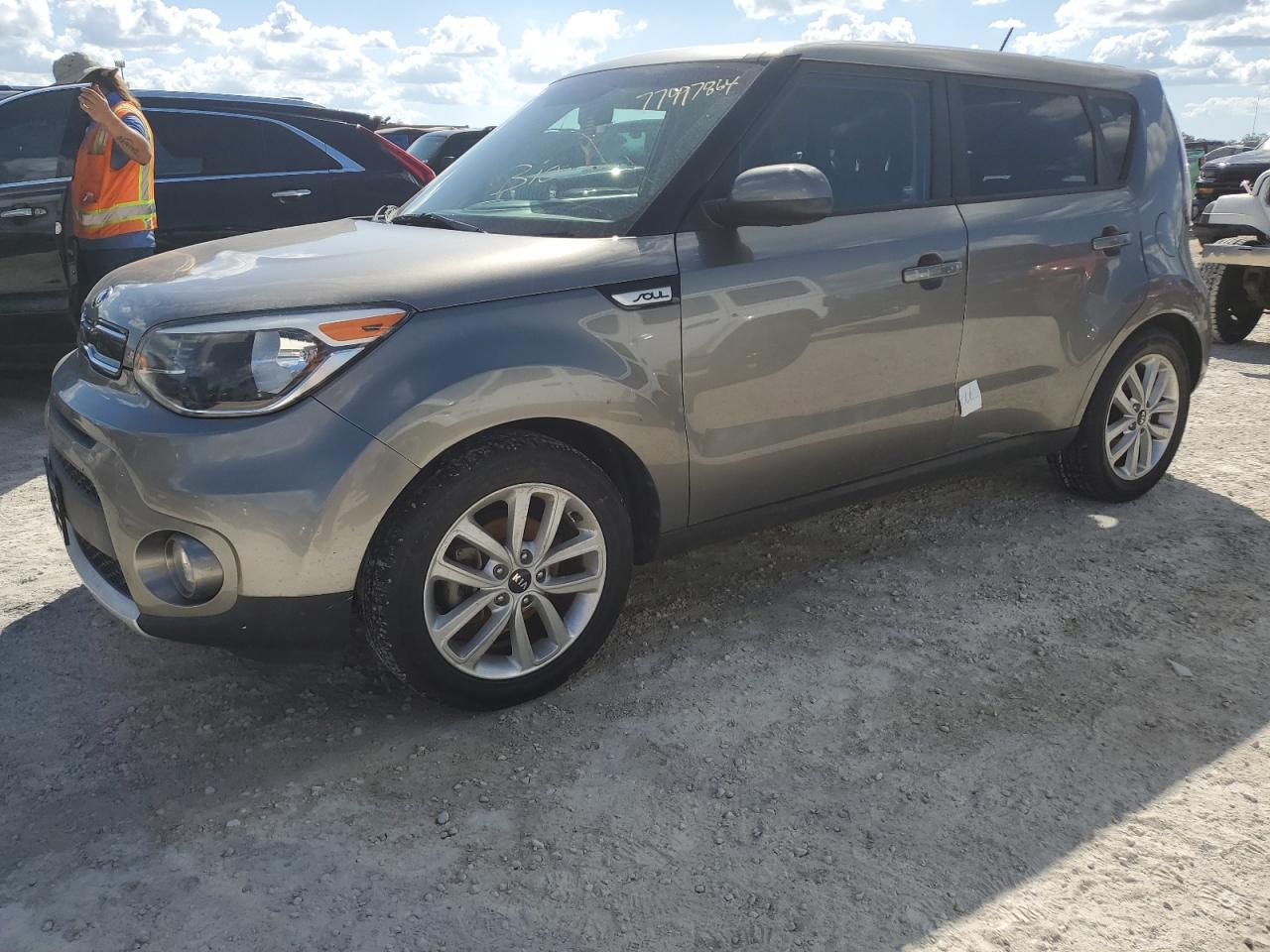 VIN KNDJP3A5XH7429113 2017 KIA SOUL no.1