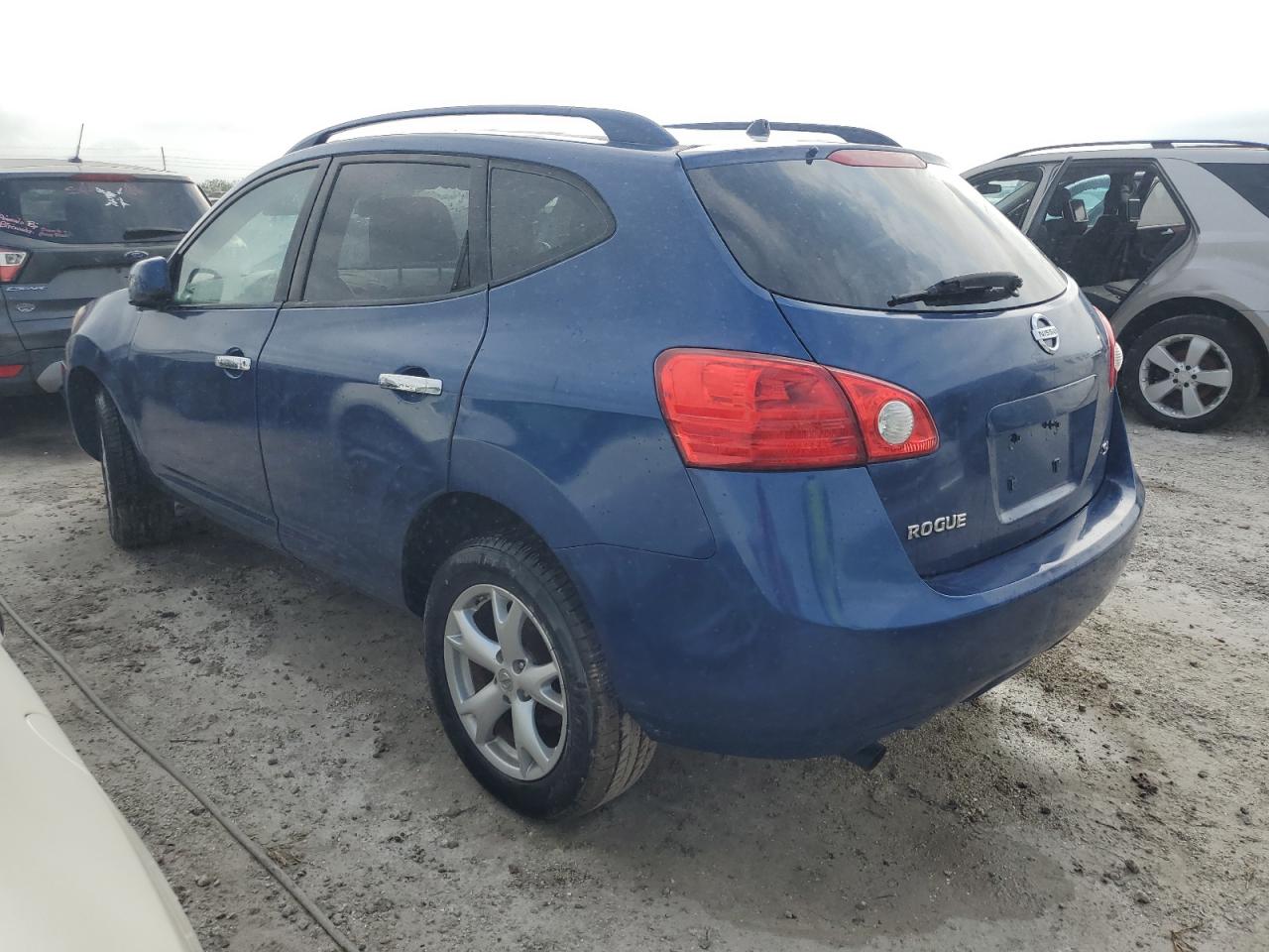2010 Nissan Rogue - Image 2