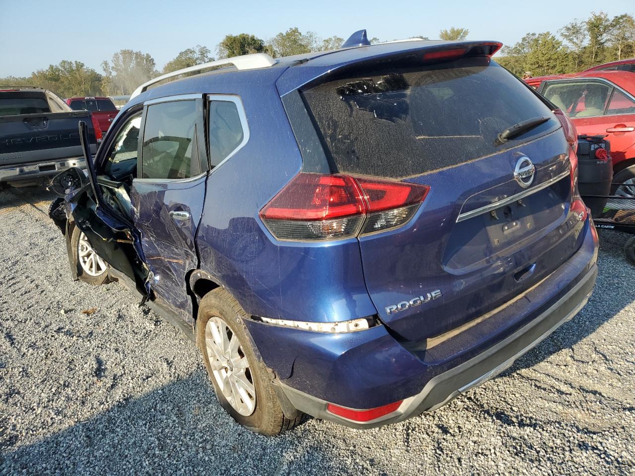 5N1AT2MT9JC792415 2018 NISSAN ROGUE - Image 2