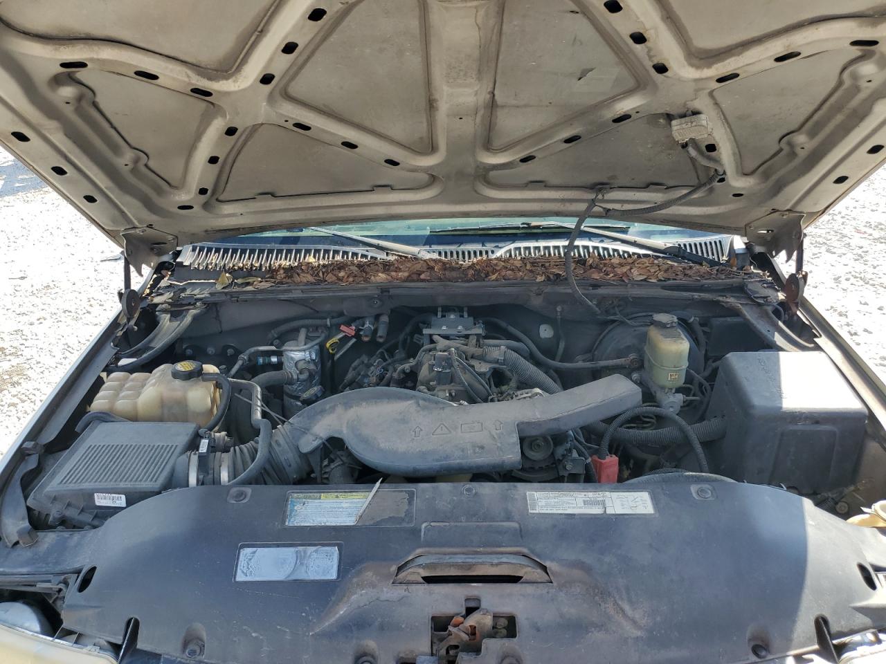 2001 Chevrolet Suburban - Image 12