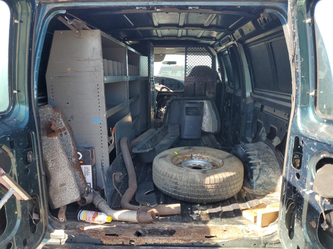 2000 Ford Econoline E150 Van VIN: 1FTRE14W7YHB00445 Lot: 75105234