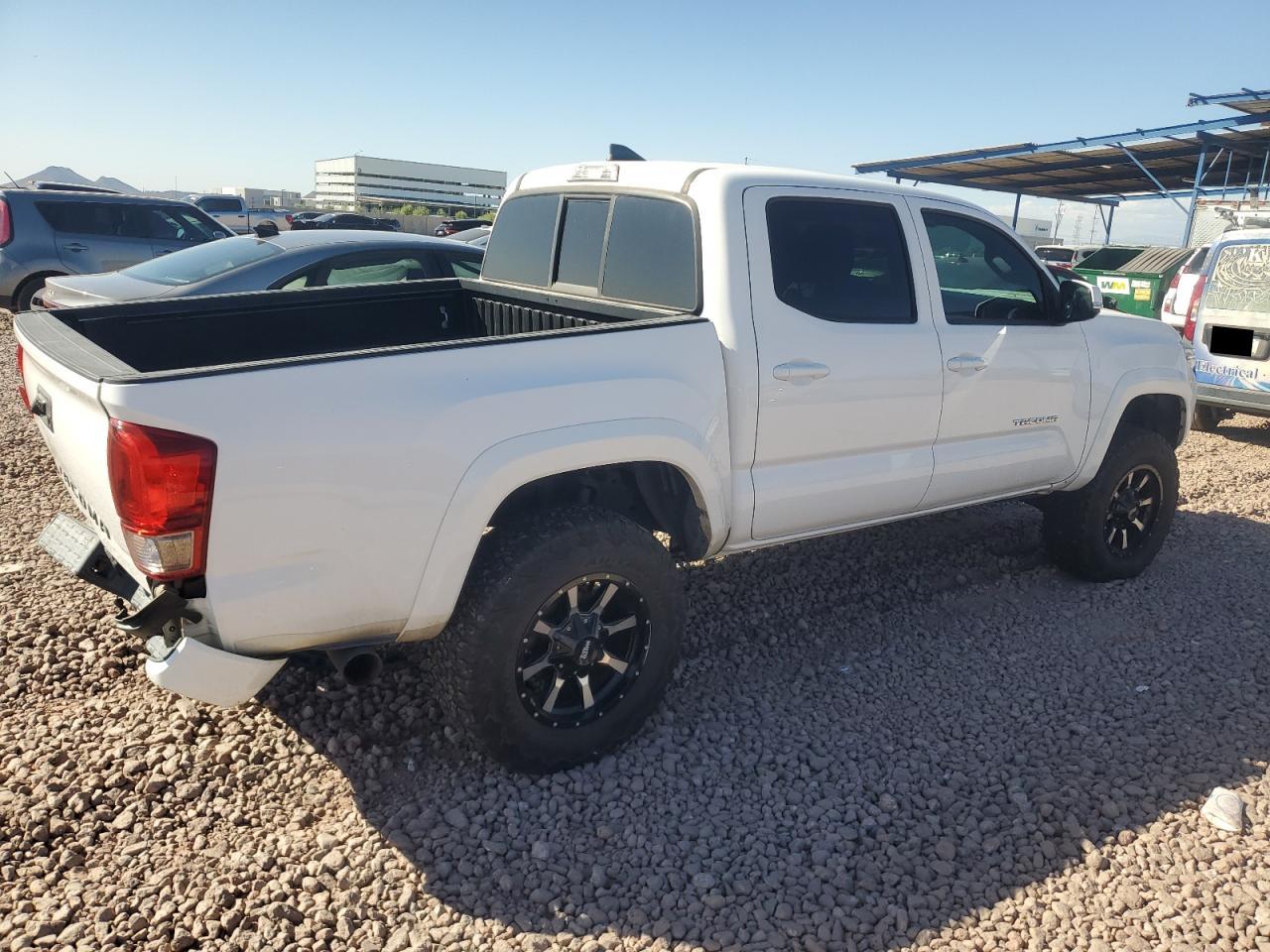 2016 Toyota Tacoma - Image 3