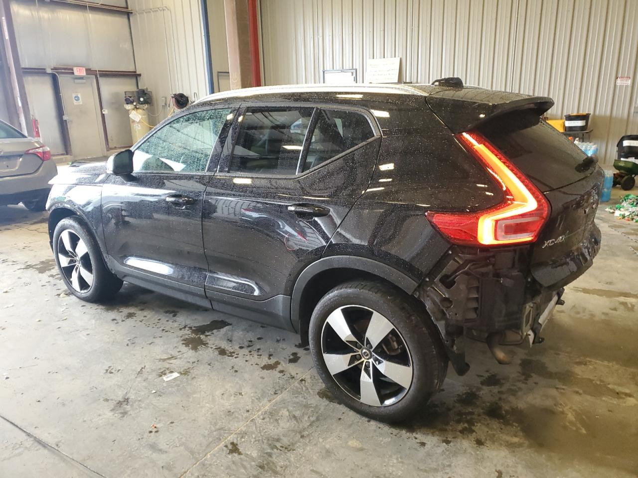 2020 Volvo XC40 - Image 2