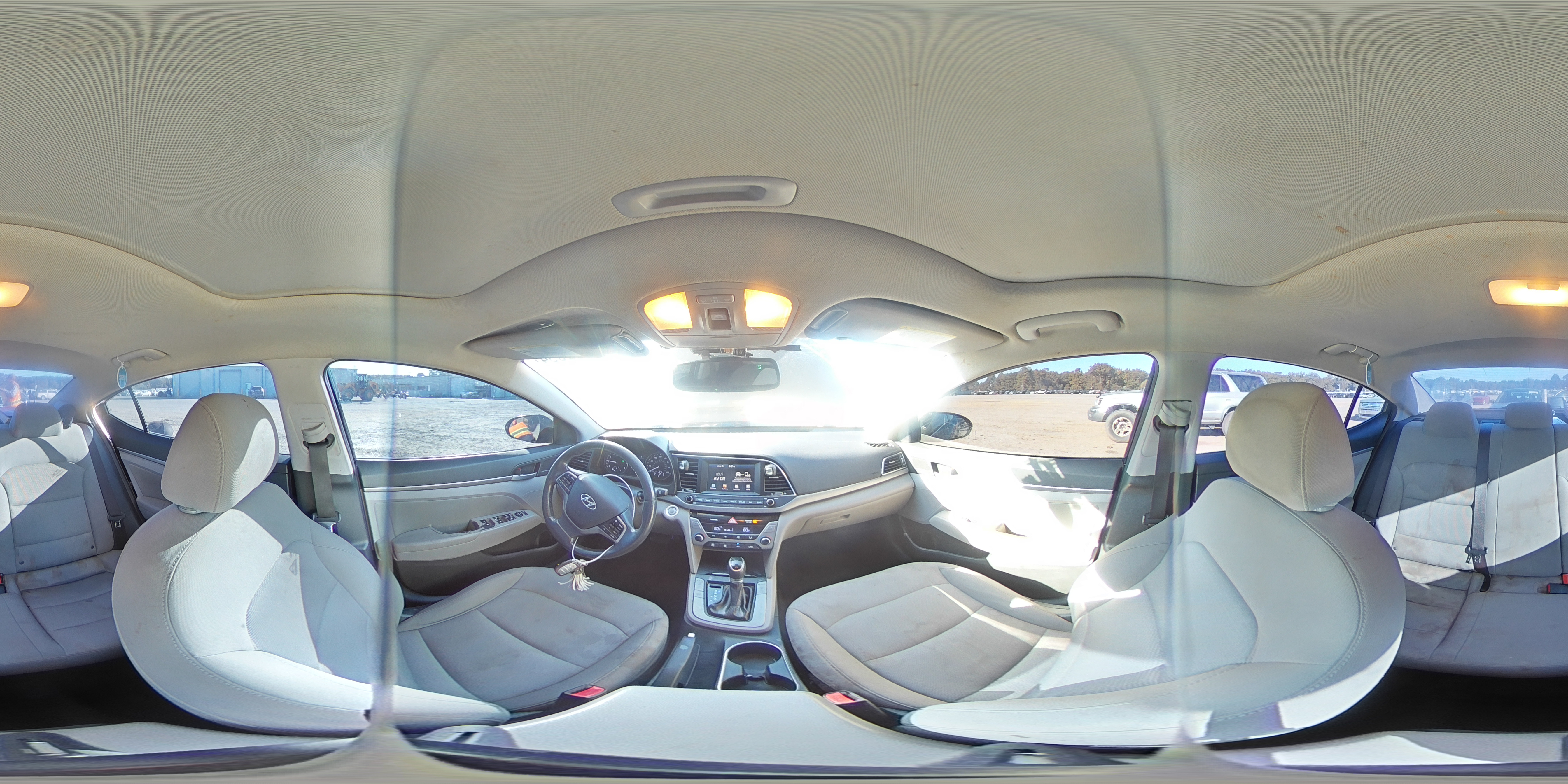 2018 Hyundai Elantra - Image 12