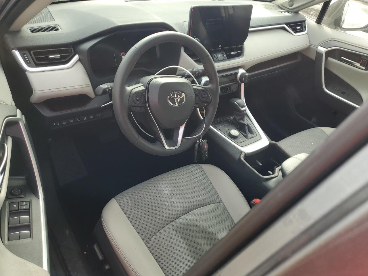 2023 Toyota RAV 4 - Image 8