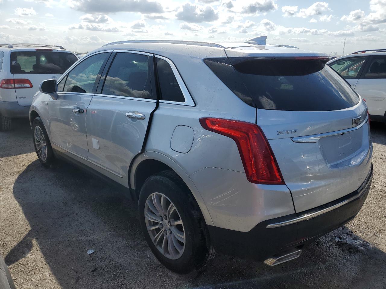 VIN 1GYKNCRS7KZ193238 2019 CADILLAC XT5 no.2