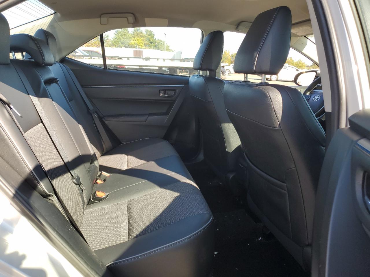 2015 Toyota Corolla L VIN: 2T1BURHE0FC305563 Lot: 74989184