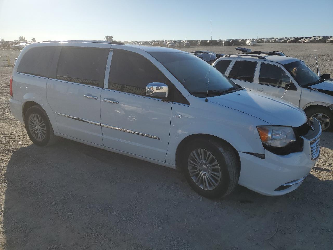 2014 Chrysler Town & Country - Image 4