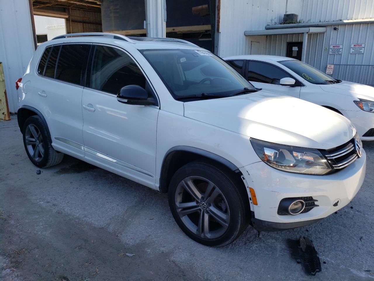 2017 Volkswagen Tiguan - Image 4