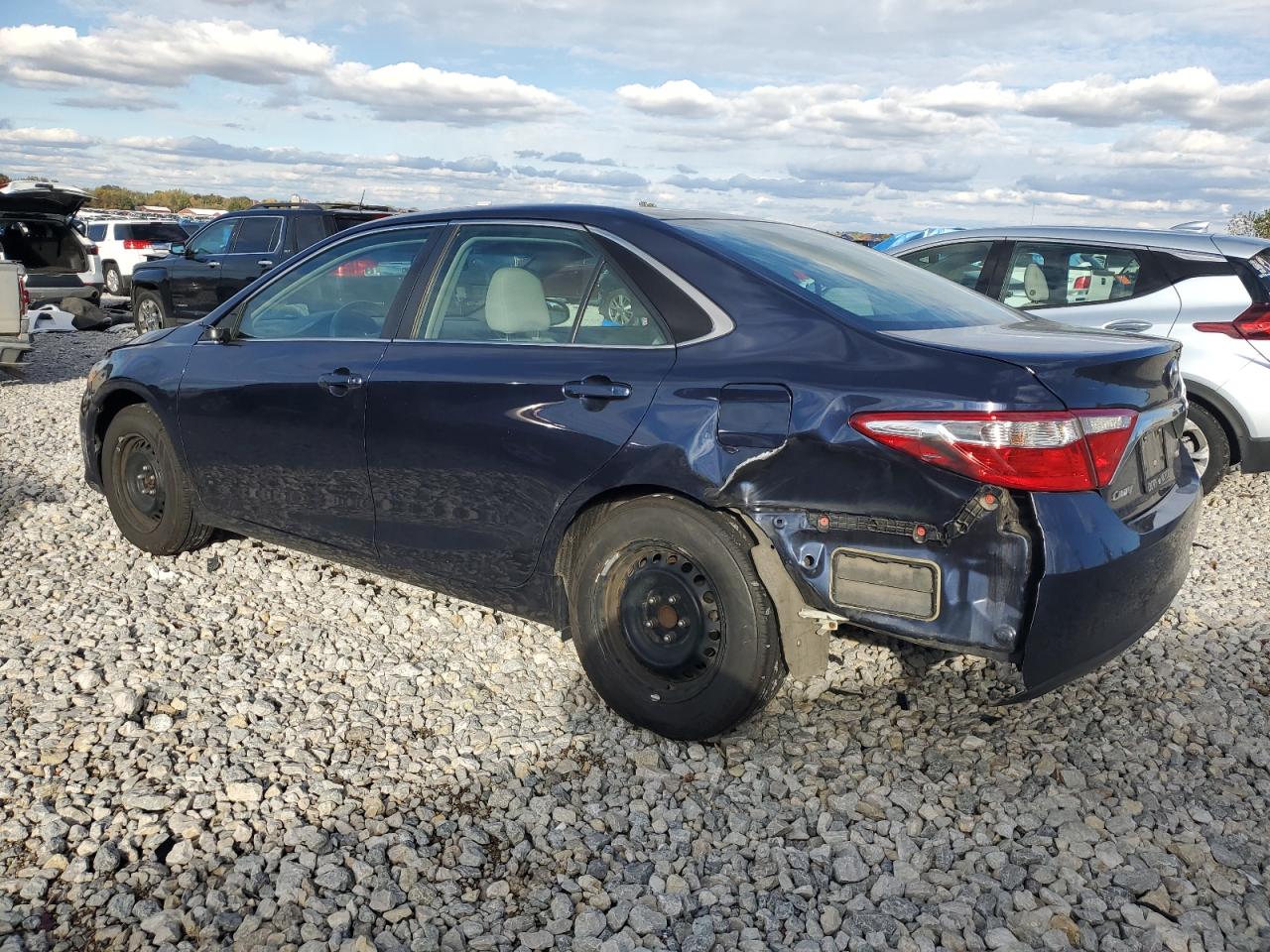 4T4BF1FKXFR458217 2015 TOYOTA CAMRY - Image 2