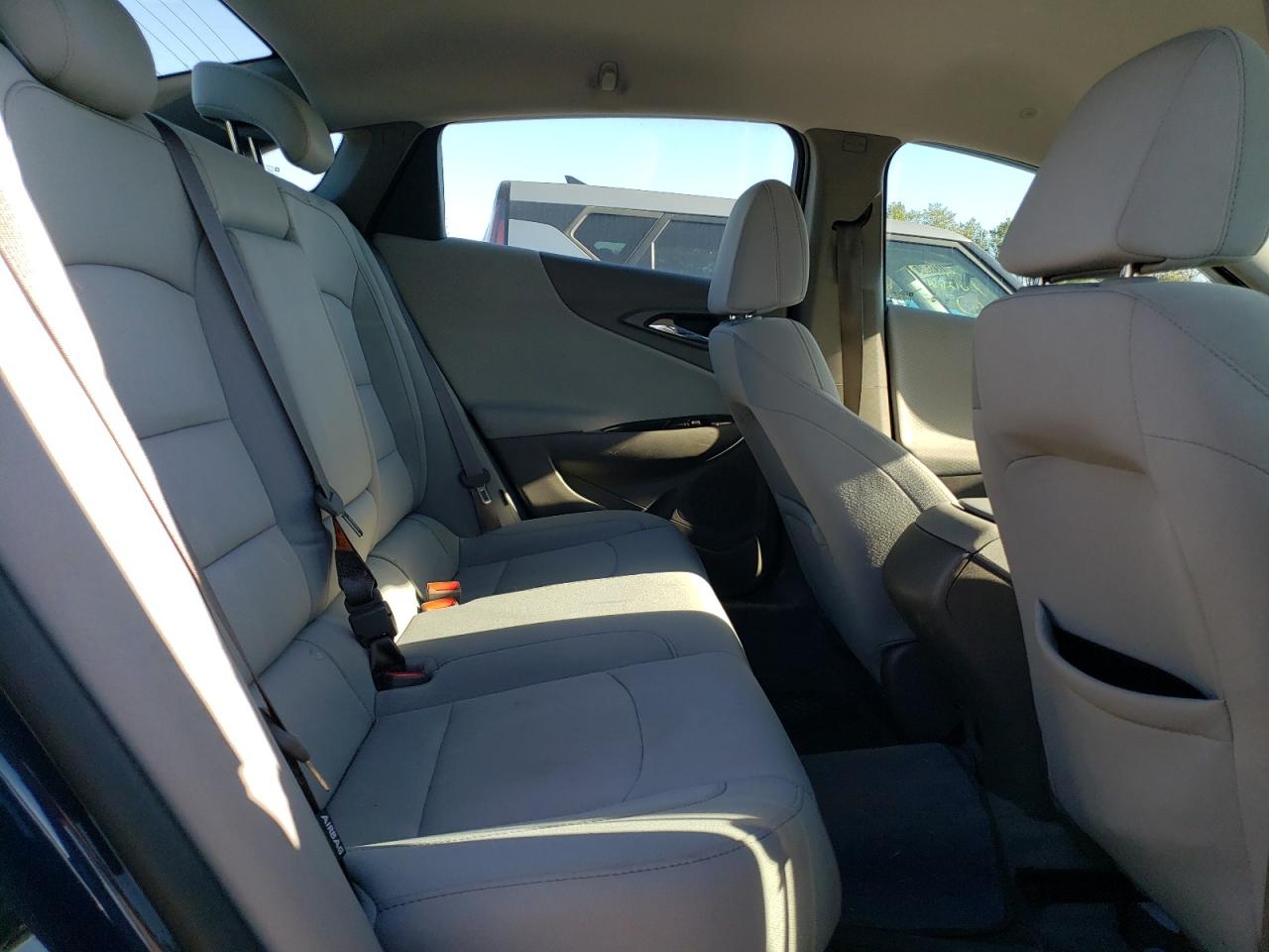 2017 Chevrolet Malibu - Image 10