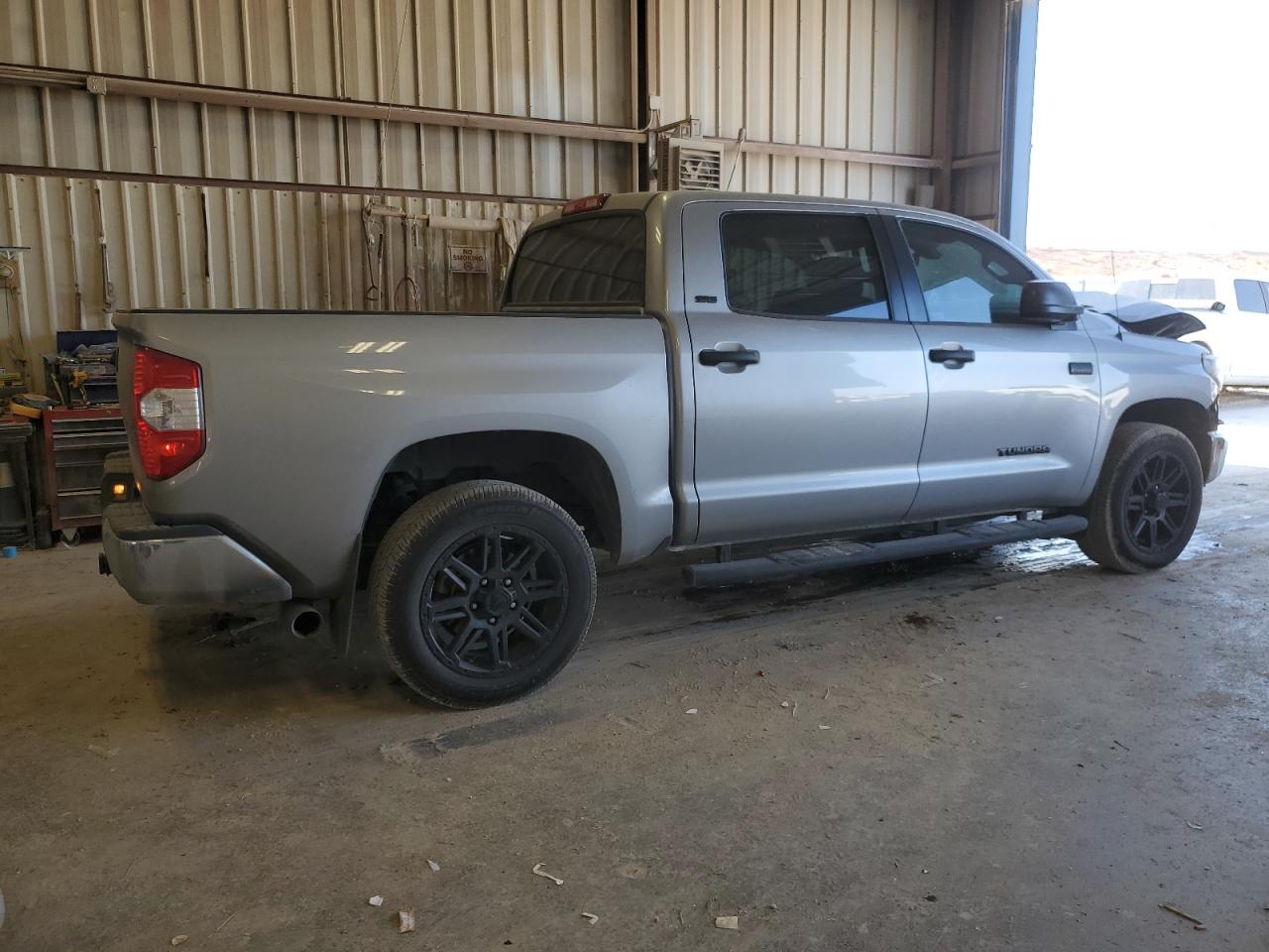 2018 Toyota Tundra - Image 3