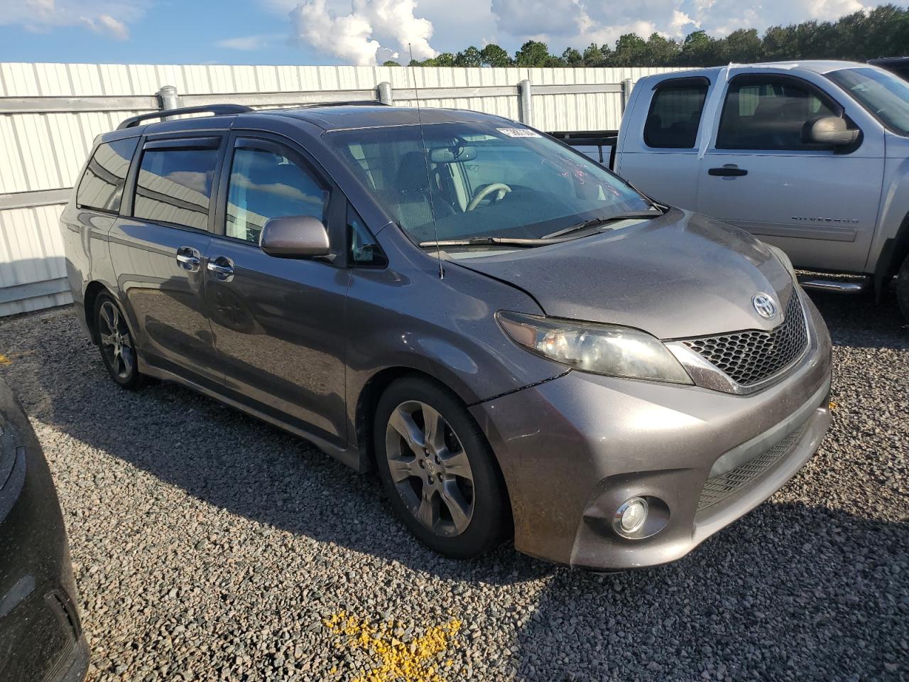 2014 Toyota Sienna - Image 4