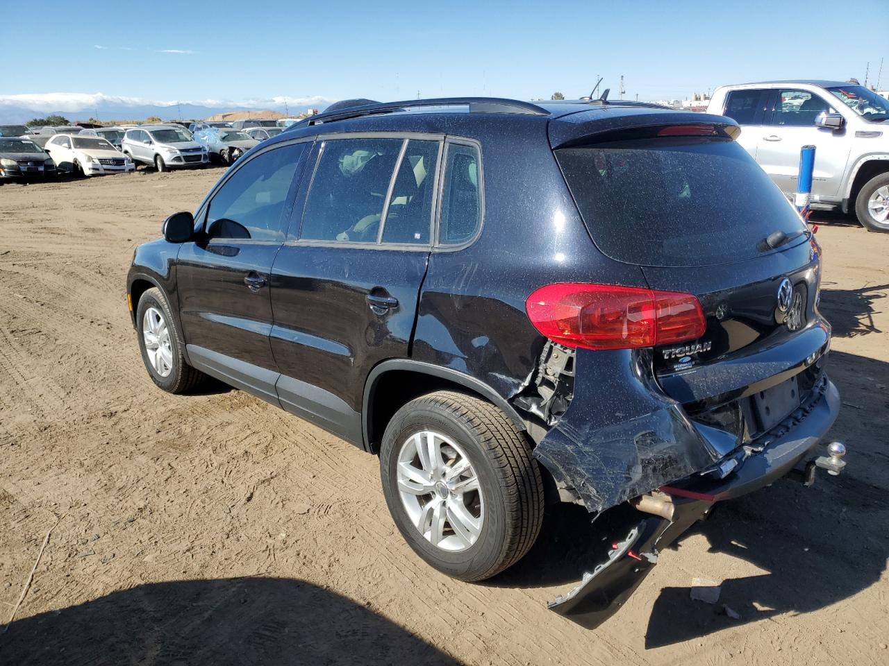 2016 Volkswagen Tiguan - Image 2