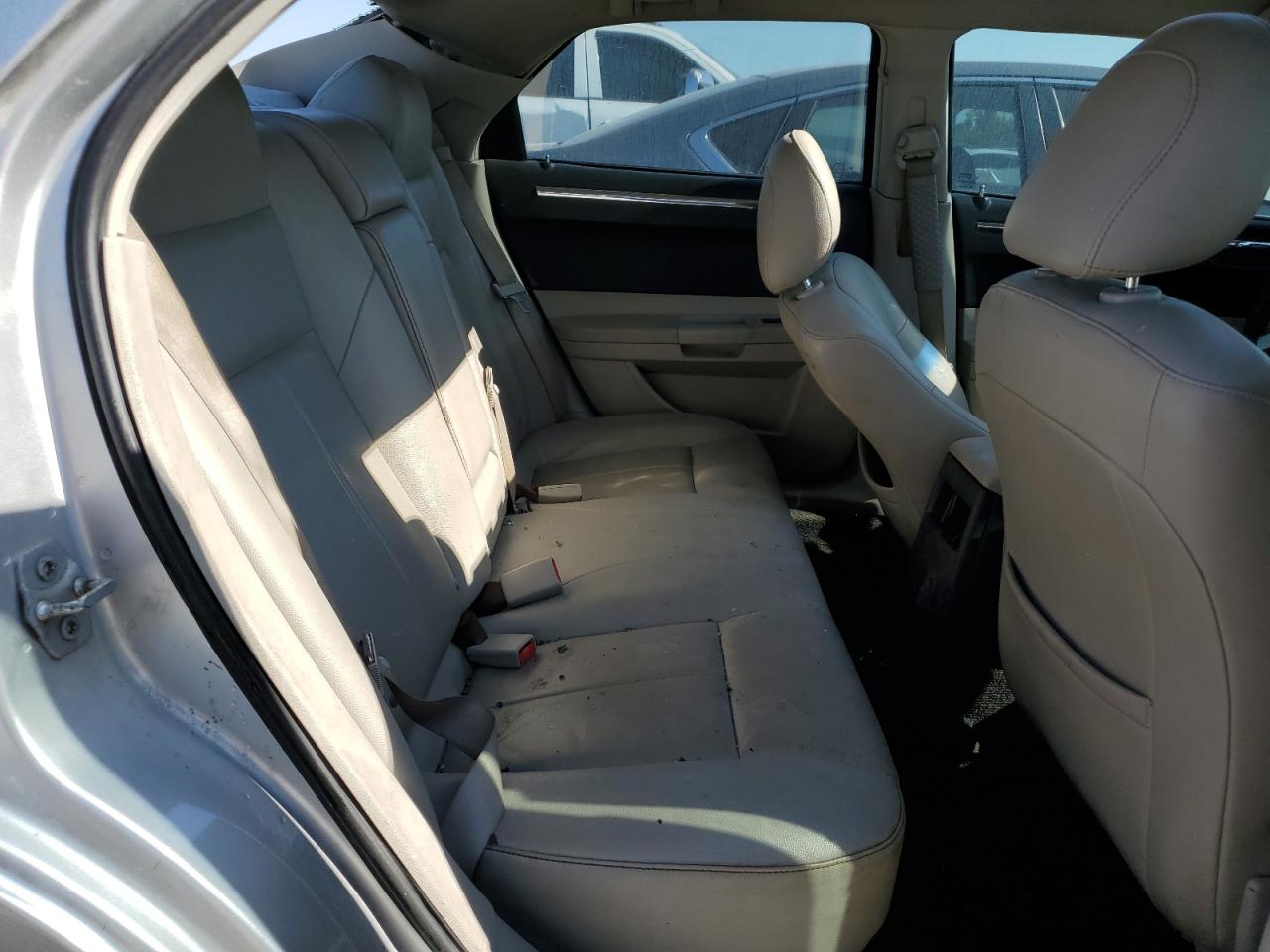 2007 Chrysler 300 - Image 10