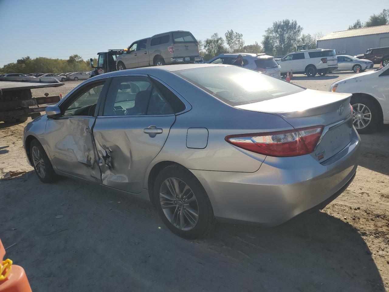 4T1BF1FK7GU615147 2016 TOYOTA CAMRY - Image 2