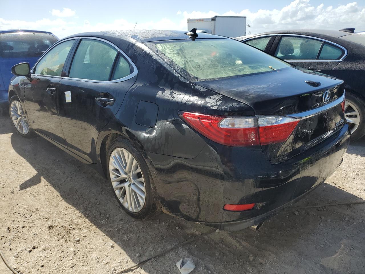 2015 Lexus ES - Image 2