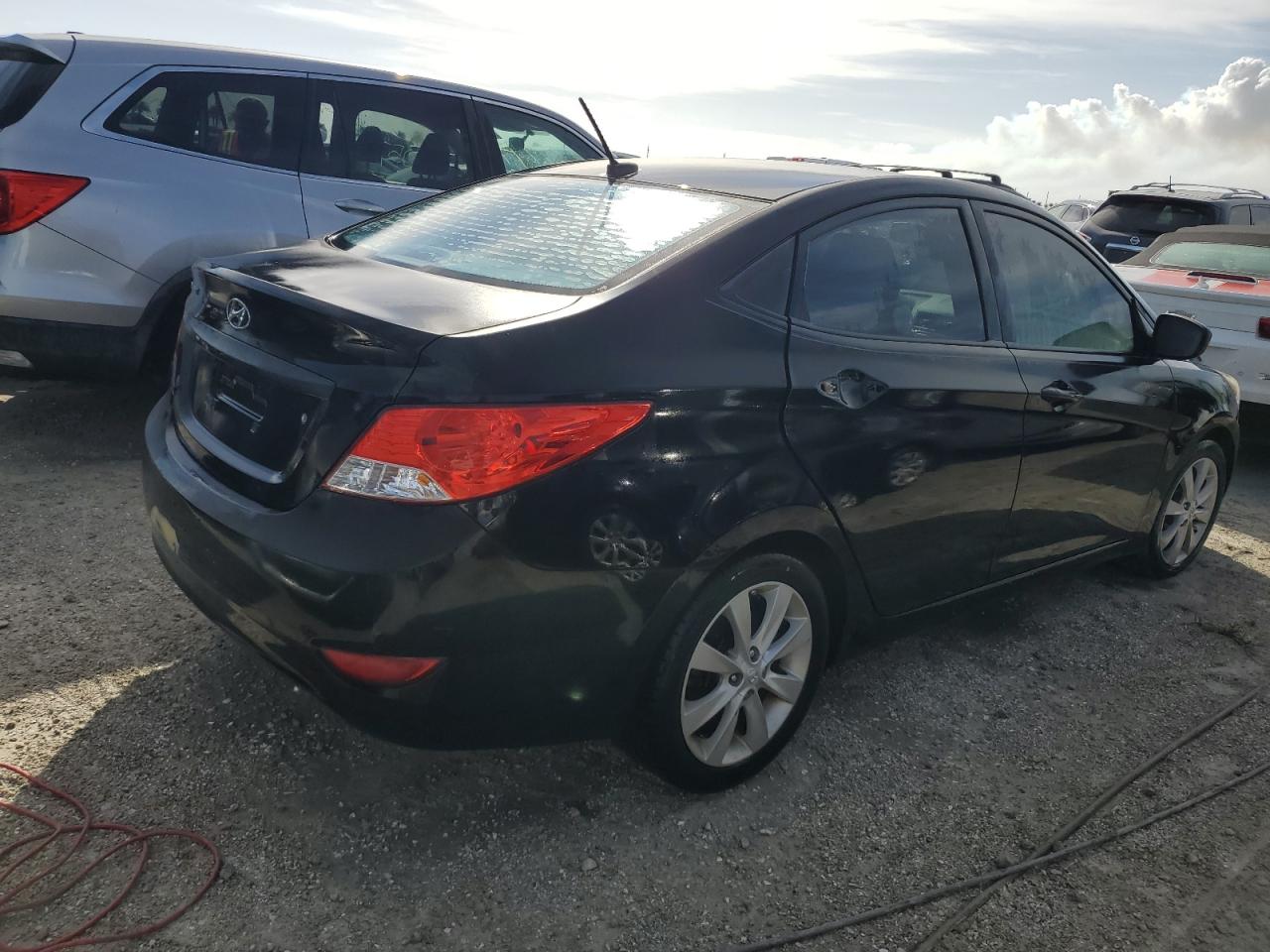 2013 Hyundai Accent - Image 3