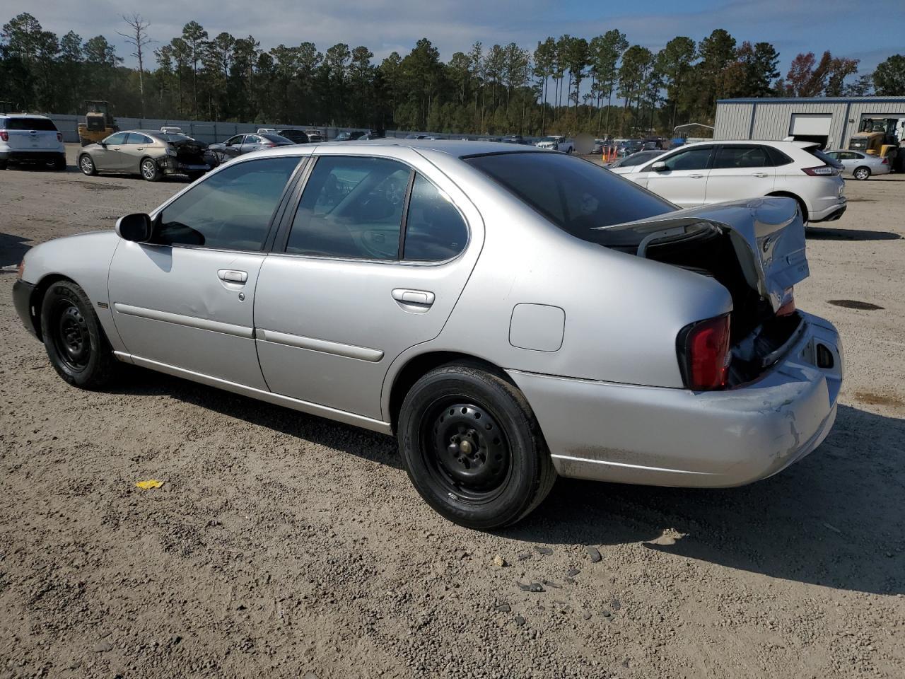 2001 Nissan Altima - Image 2