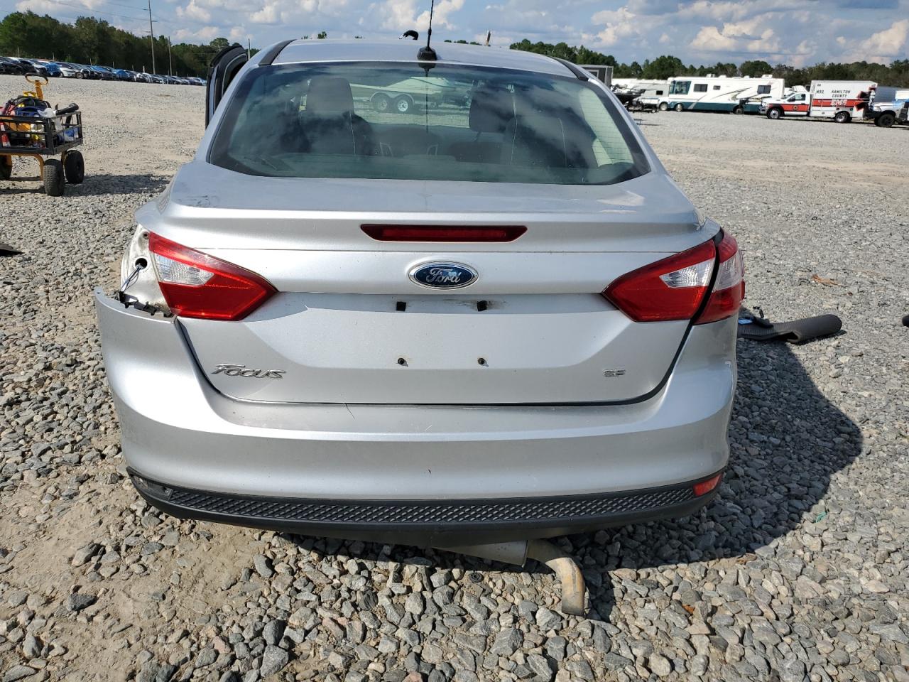 1FAHP3F28CL357055 2012 Ford Focus Se