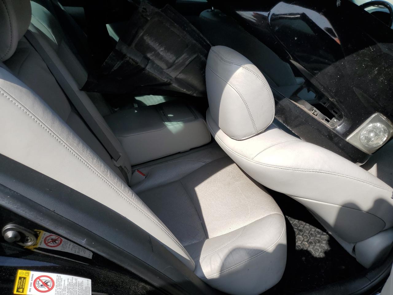 2010 Lexus ES - Image 10