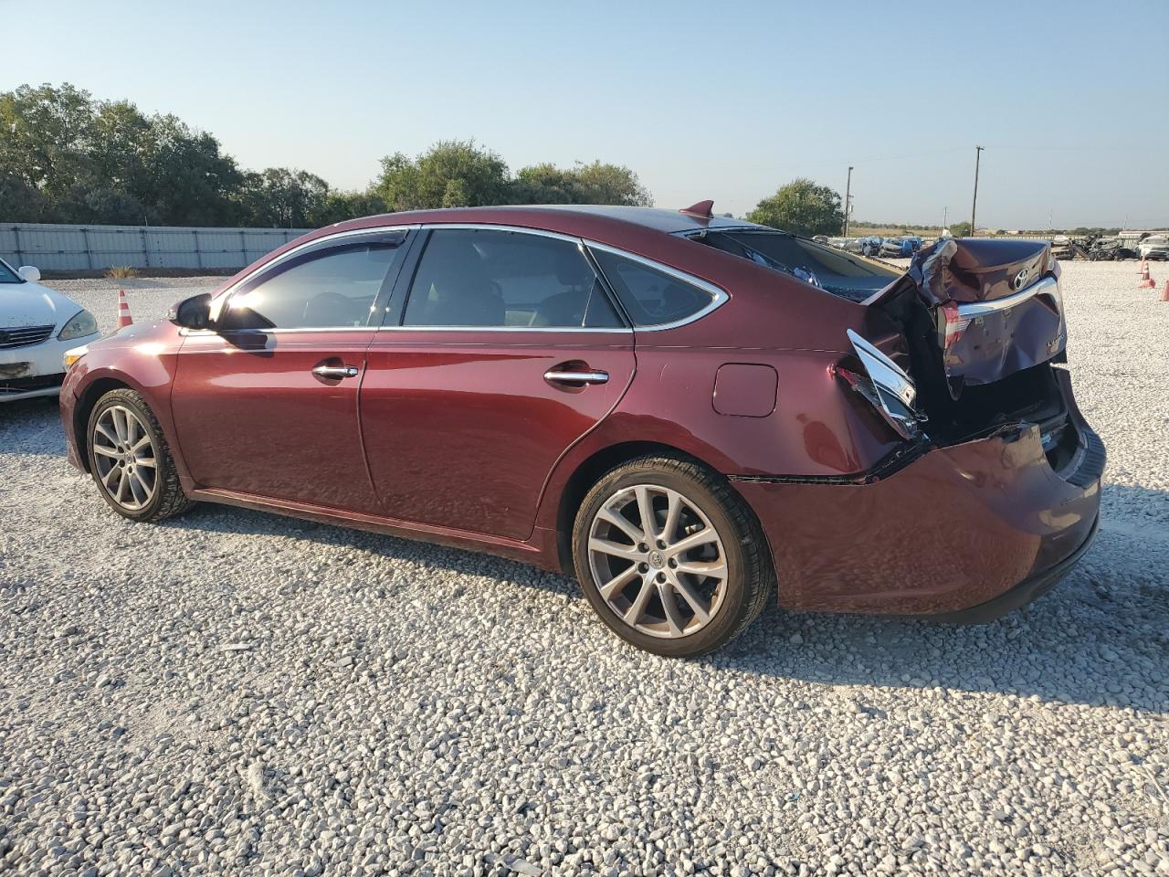 2013 Toyota Avalon - Image 2