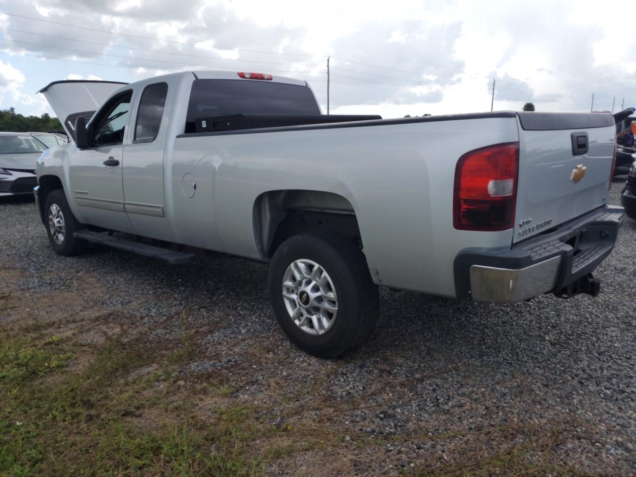2013 Chevrolet Silverado - Image 2