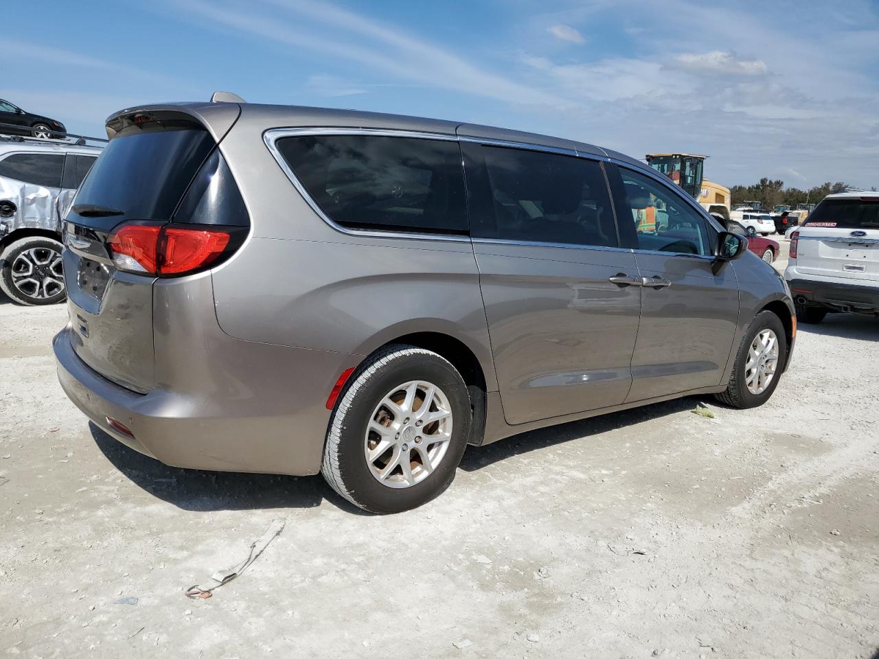 2017 Chrysler Pacifica - Image 3
