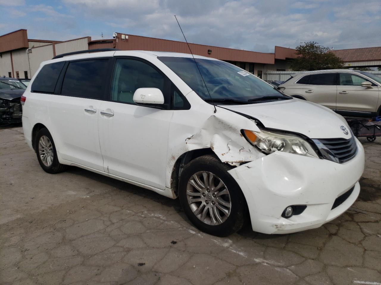 5TDYK3DC0CS250830 2012 Toyota Sienna Xle