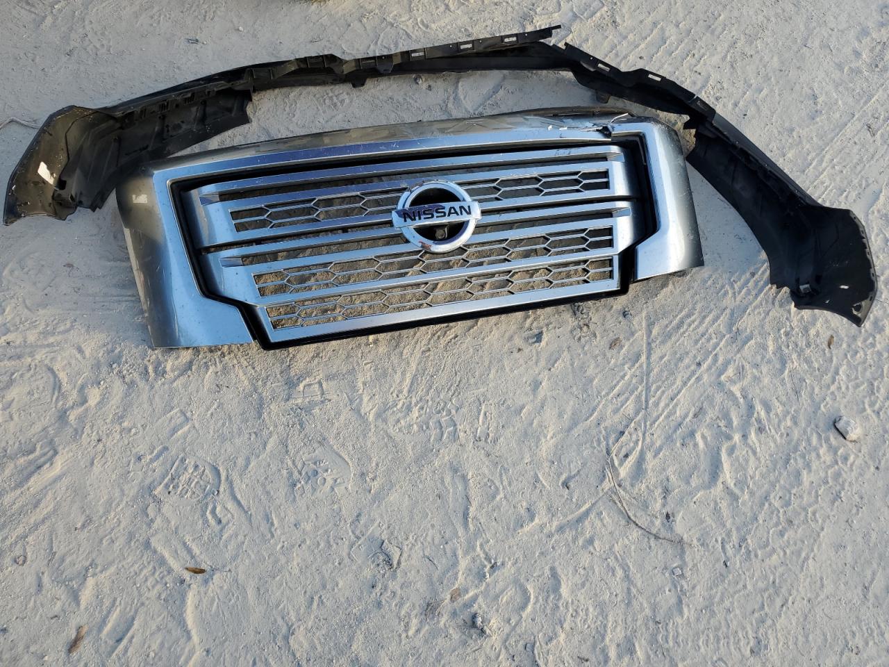 2021 Nissan Titan - Image 12