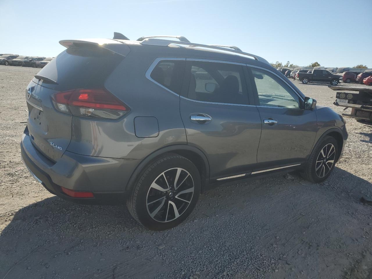 2017 Nissan Rogue - Image 3