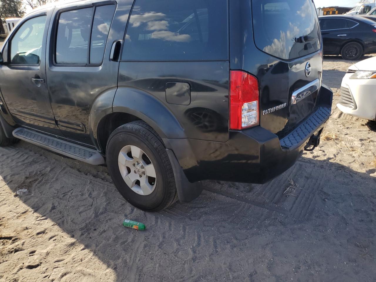 2005 Nissan Pathfinder - Image 2