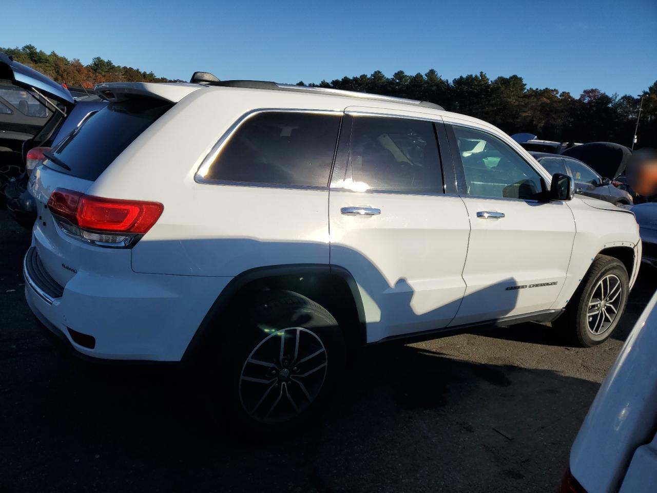 2018 Jeep Grand Cherokee - Image 3